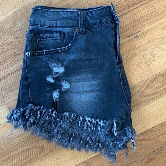 JEANS distressed black shortie shorts - Picture 2 of 6